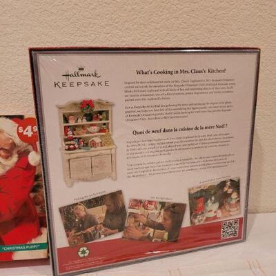 Lot 538: (2) Vintage NEW SEALED Christmas Puzzles
