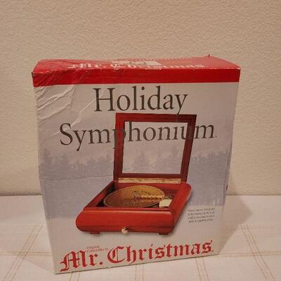 Lot 539: Vintage NEW in Box HOLIDAY SYMPHONIUM Mr. CHRISTMAS