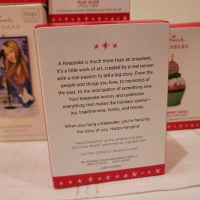 Lot 543: Assorted Hallmark Christmas Ornaments 