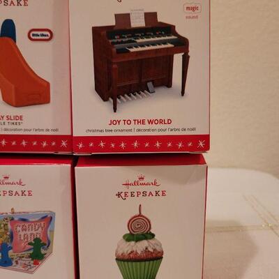 Lot 543: Assorted Hallmark Christmas Ornaments 