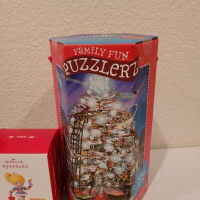 Lot 545: Assorted Hallmark Christmas Collectibles