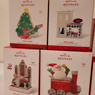 Lot 550: Assorted Hallmark Christmas Ornaments 
