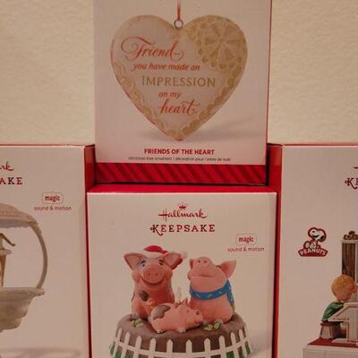 Lot 553: Assorted Hallmark Christmas Ornaments 