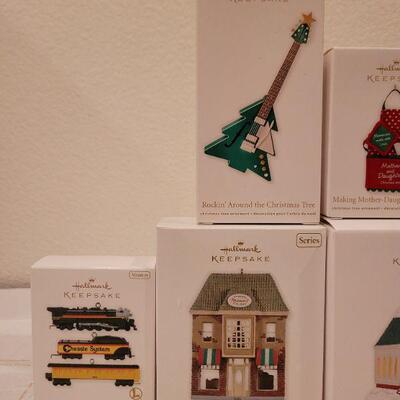 Lot 556: Assorted Hallmark Christmas Ornaments 