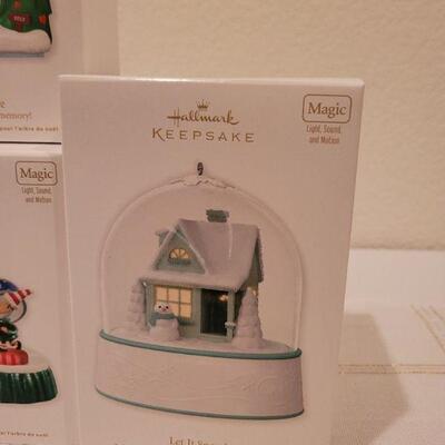 Lot 557: Assorted Hallmark Christmas Ornaments 