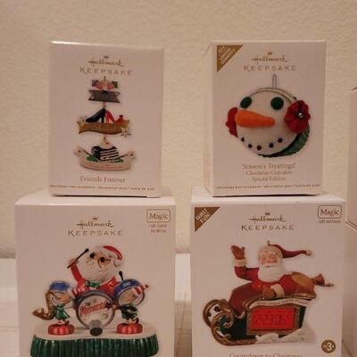 Lot 559: Assorted Hallmark Christmas Ornaments 