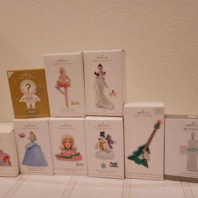 Lot 560: Assorted Hallmark Christmas Ornaments 
