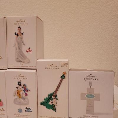 Lot 560: Assorted Hallmark Christmas Ornaments 