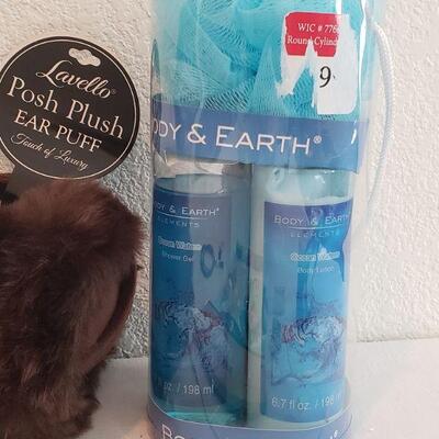 Lot 562: New Gift Lot