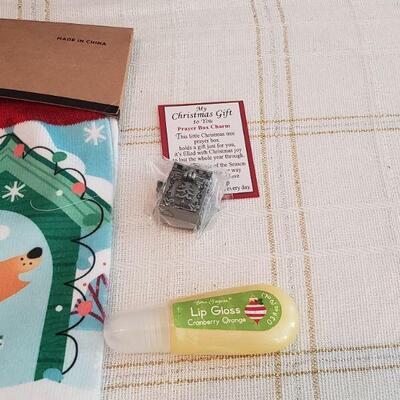 Lot 562: New Gift Lot