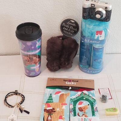 Lot 562: New Gift Lot