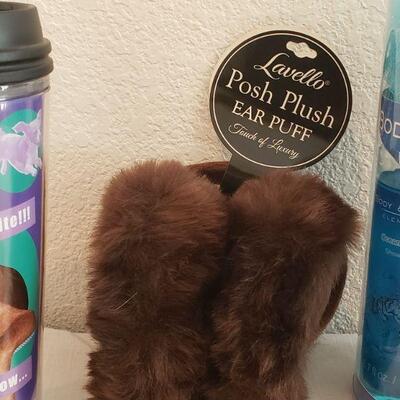 Lot 562: New Gift Lot