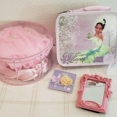 Lot 563: NEW Gift Lot 