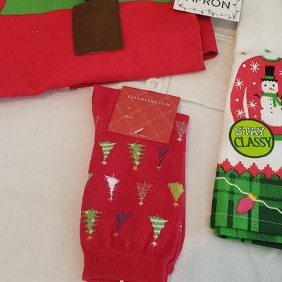 Lot 568: NEW Holiday Cheer Lot 