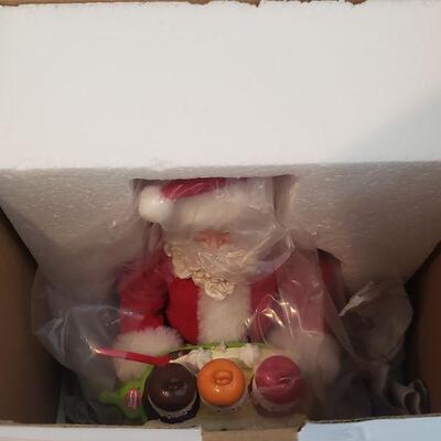 Lot 570: NEW/Old Stock Dept. 56 Dairy Queen Santa & Holiday Cards