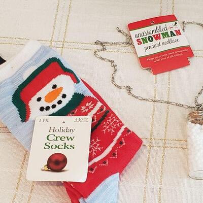 Lot 571: NEW Holiday Cheer Gift Lot