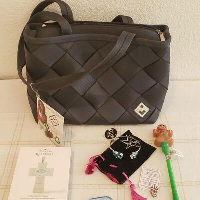 Lot 573: NEW Gift Lot