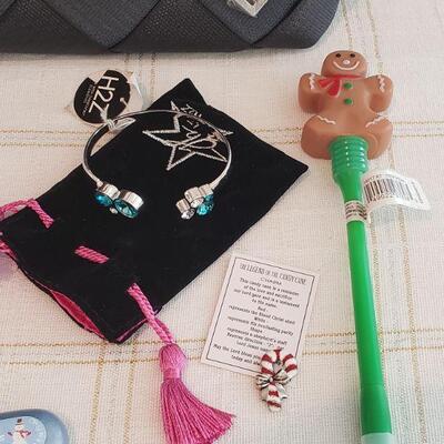 Lot 573: NEW Gift Lot