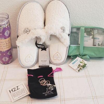 Lot 579: NEW Gift Lot