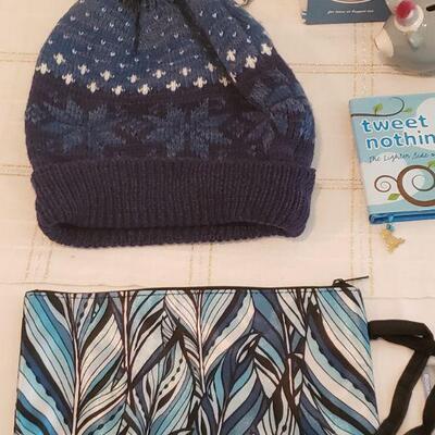 Lot 580: New Holiday Gift Lot 