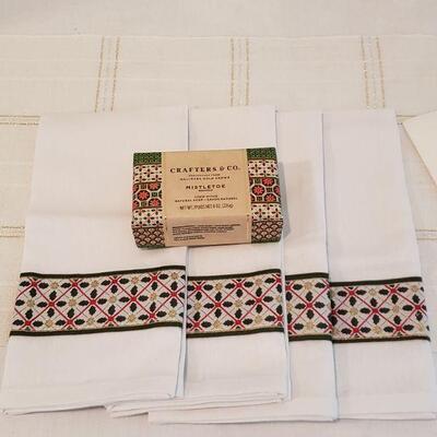 Lot 584: NEW Holiday Cheer Kitchen Lot