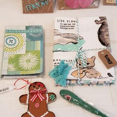 Lot 586: NEW Gift Lot