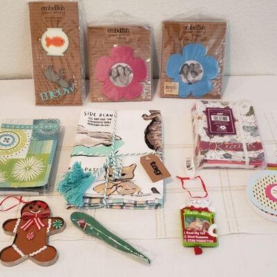 Lot 586: NEW Gift Lot