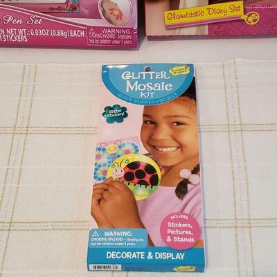 Lot 589: NEW Gift Lot