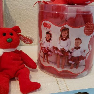 Lot 596: New Gift Lot