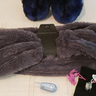 Lot 597: New Gift Lot 