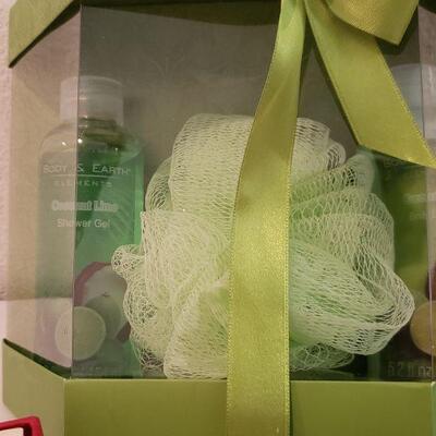 Lot 603: NEW Gift lot