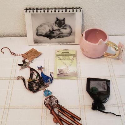 Lot 605: NEW Cat Enthusiast Gift Lot