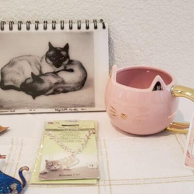 Lot 605: NEW Cat Enthusiast Gift Lot