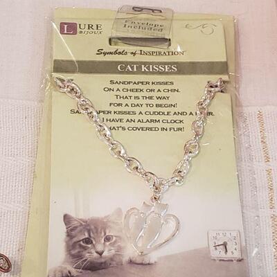 Lot 605: NEW Cat Enthusiast Gift Lot