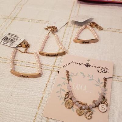 Lot 607: NEW Gift Lot