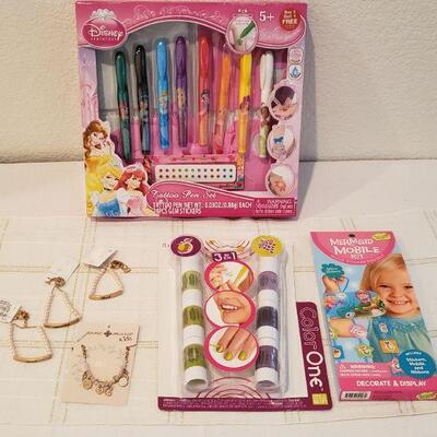 Lot 607: NEW Gift Lot