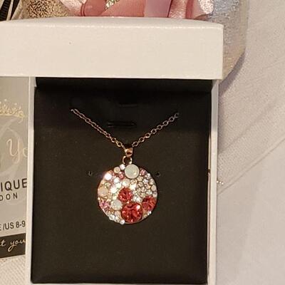 Lot 609: NEW Gift Lot 