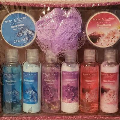 Lot 609: NEW Gift Lot 
