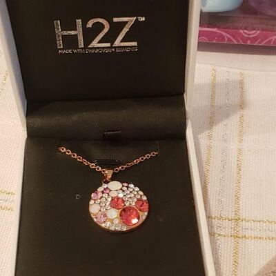 Lot 609: NEW Gift Lot 