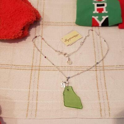 Lot 614: NEW Holiday Cheer & Gift Lot