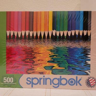 Lot 623: NEW Springbok 500 pc Puzzle + LED Santa Deco