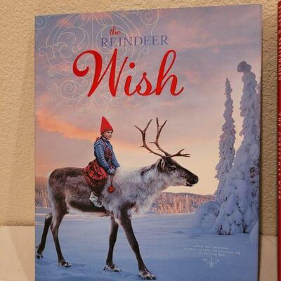 Lot 662: Assortment of (3) Children's Christmas Books - Voice Book Tested A+