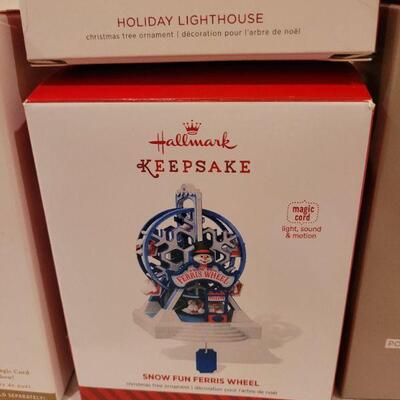 Lot 665: Hallmark MAGIC CORD and Magic Cord Ornaments w/ Slippers 
