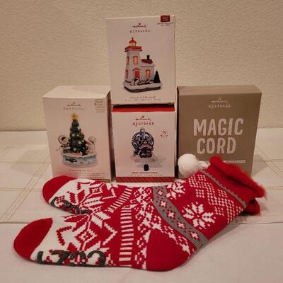 Lot 665: Hallmark MAGIC CORD and Magic Cord Ornaments w/ Slippers 
