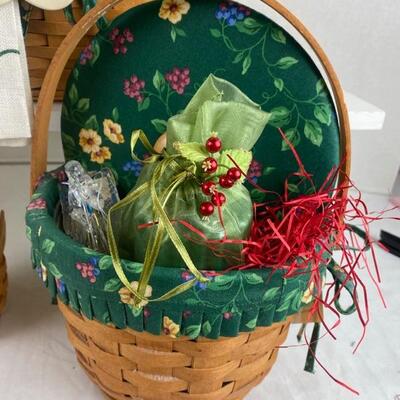 V - 331. Longaberger ( Medium Fruit ) Gift Basket Lot ( 4 Baskets ) 