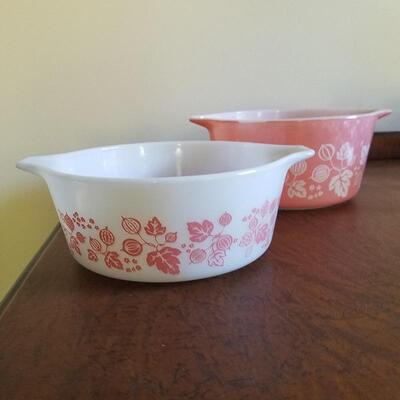 Vintage Pink/White Baking Dishes