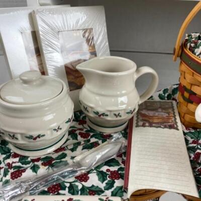 W366 Traditional Holly Longaberger Lot 