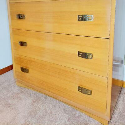 MID-CENTURY CHEST OF DRAWERS 