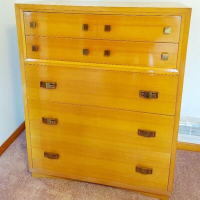 MID-CENTURY CHEST OF DRAWERS 