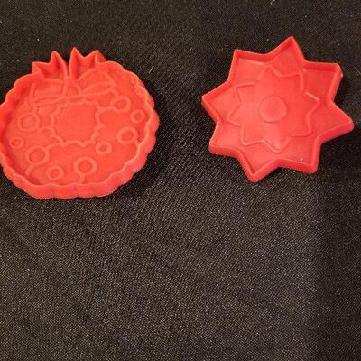 Lot 65 - Halloween and Christmas Cookie Cutters and a Cake Topper